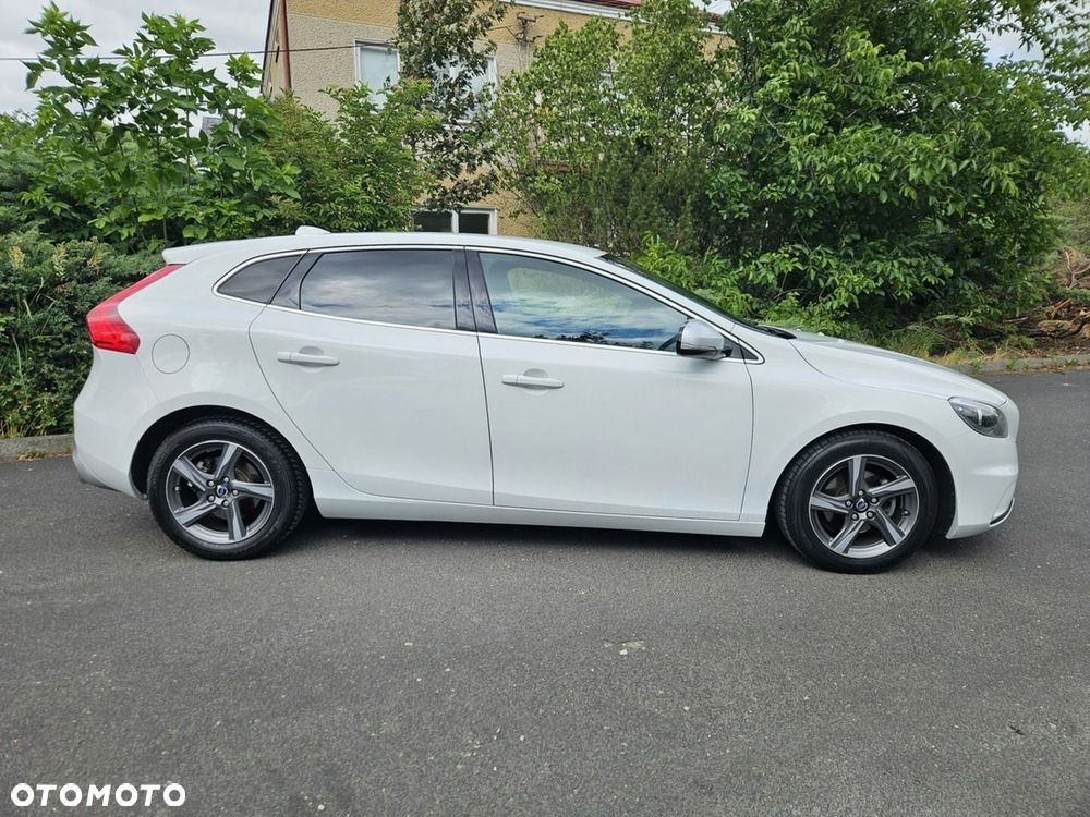 Volvo V40 D2 R-Design Momentum - 4