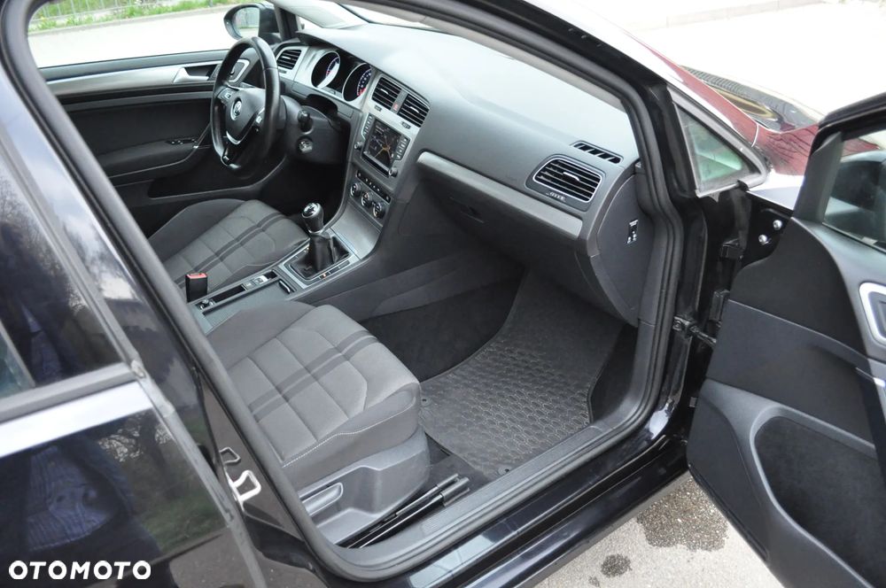 Volkswagen Golf 1.6 TDI BMT Comfortline - 29