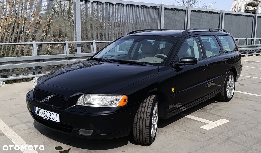 Volvo V70 2.5 T Momentum - 1