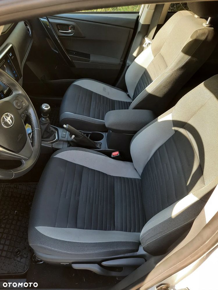 Toyota Auris 1.6 Premium - 3