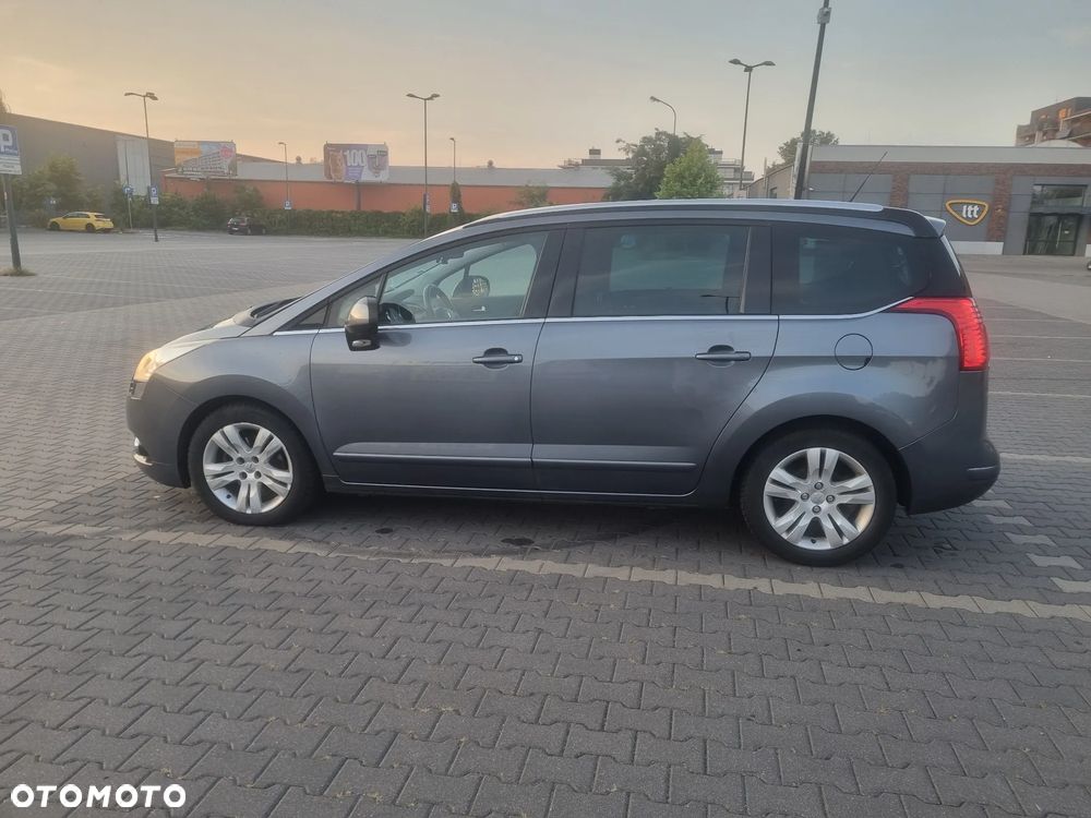 Peugeot 5008 - 8