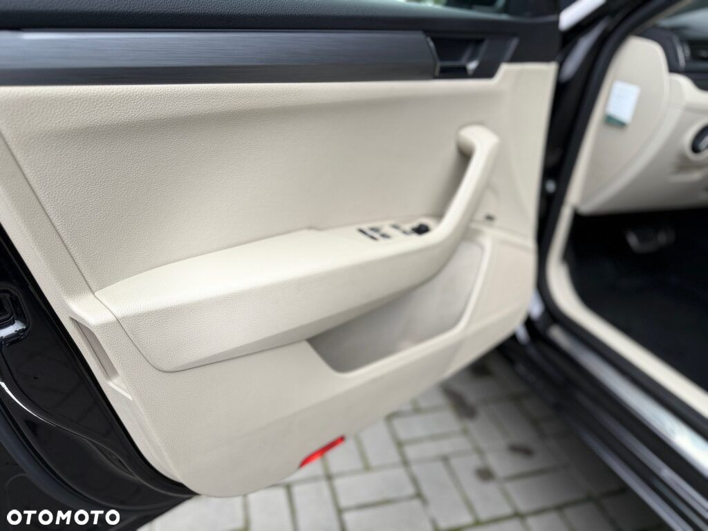 Skoda Superb 2.0 TDI Style DSG - 23