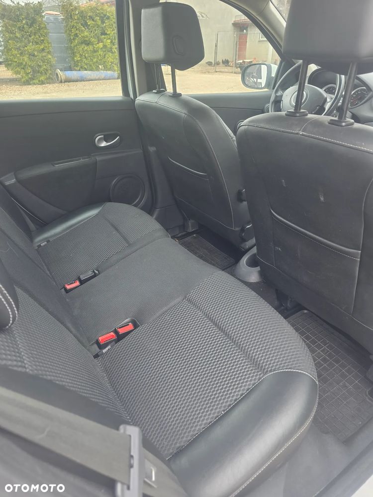 Renault Clio - 15