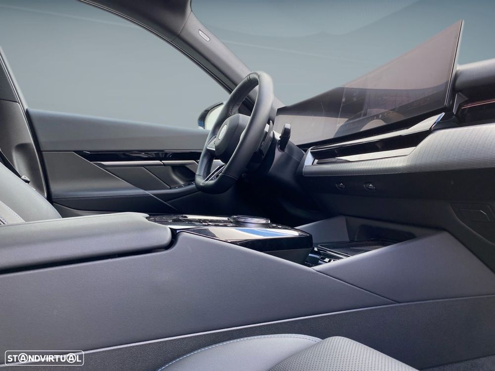 BMW 520 d Pack Desportivo M - 14