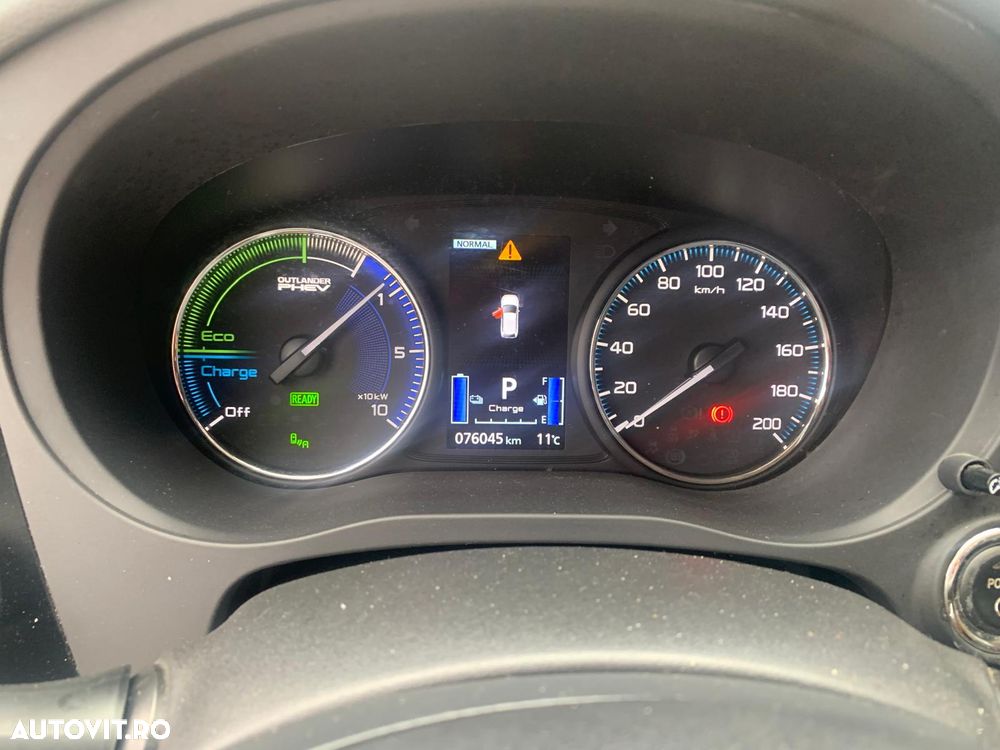 Mitsubishi Outlander - 11