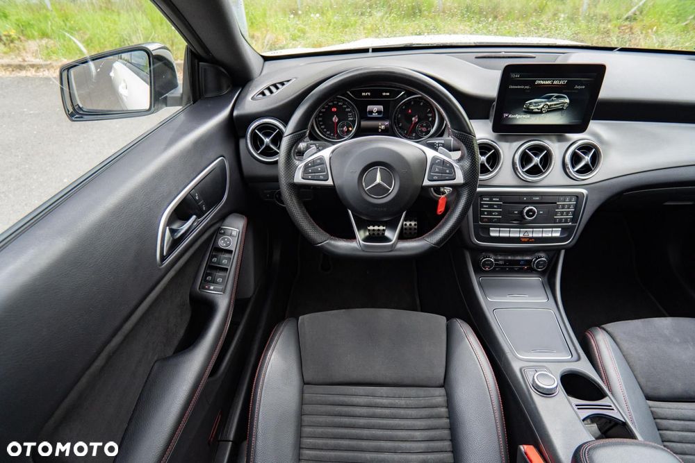 Mercedes-Benz CLA - 12