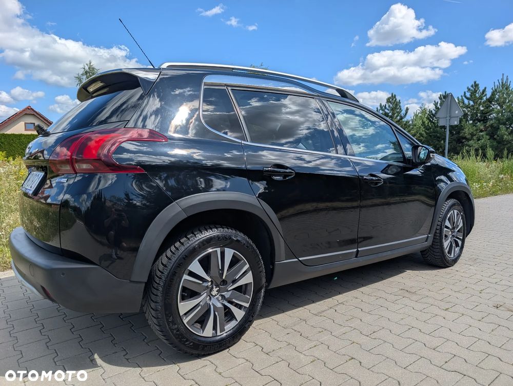 Peugeot 2008 1.2 Pure Tech Allure S&S - 9