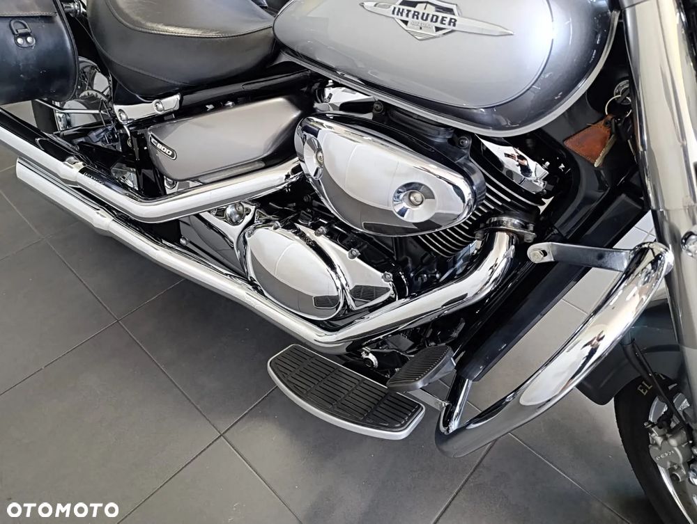Suzuki VL 800 Volusia - Boulevard C50 - 4