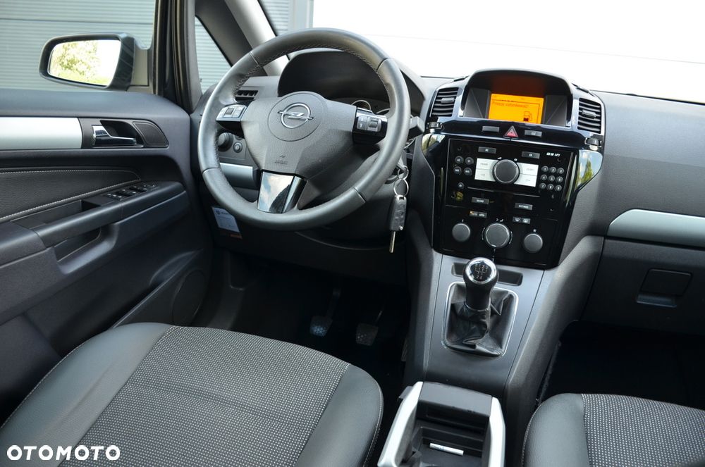 Opel Zafira 1.8 Cosmo - 28