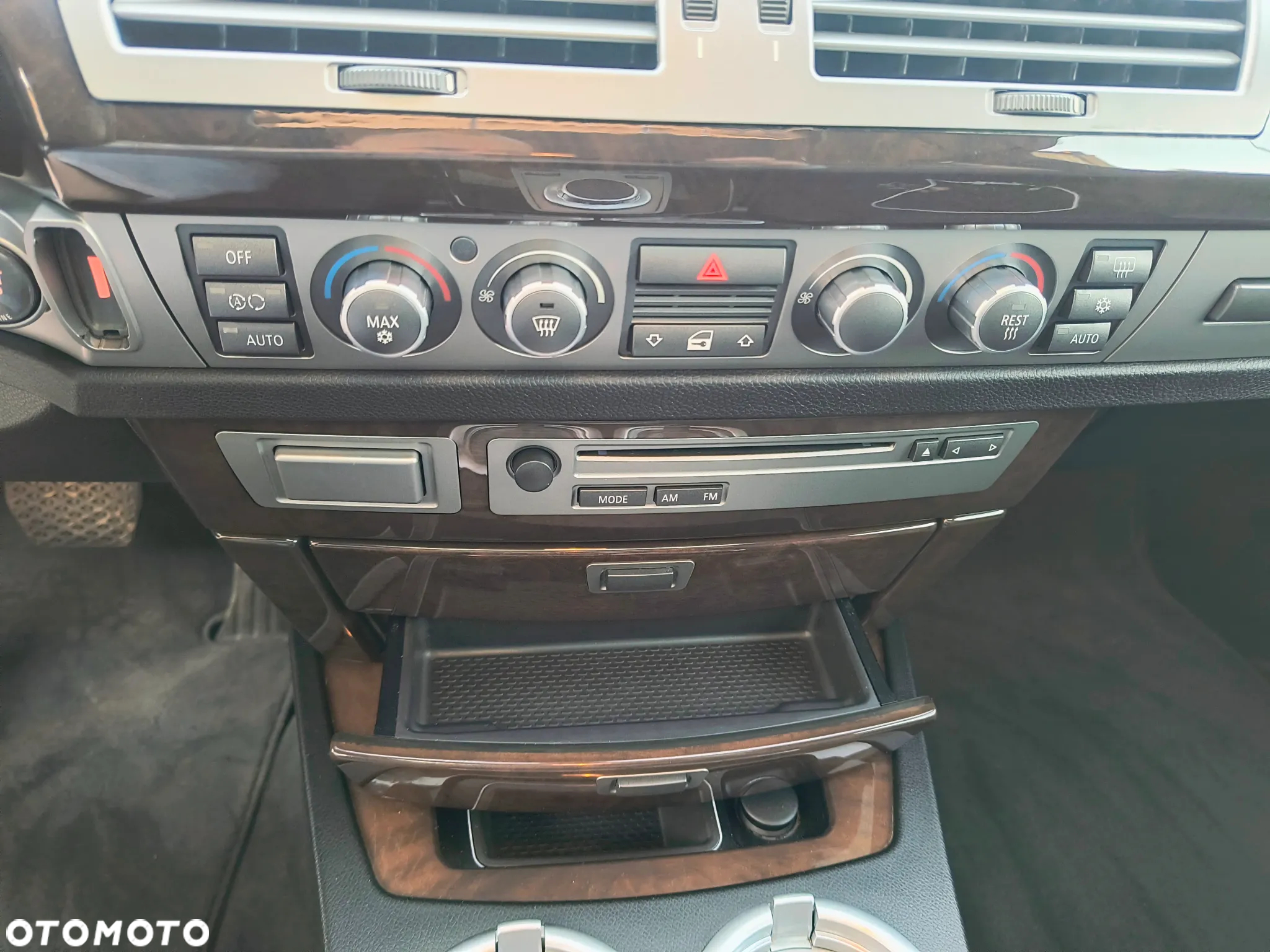 BMW Seria 7 740i - 26