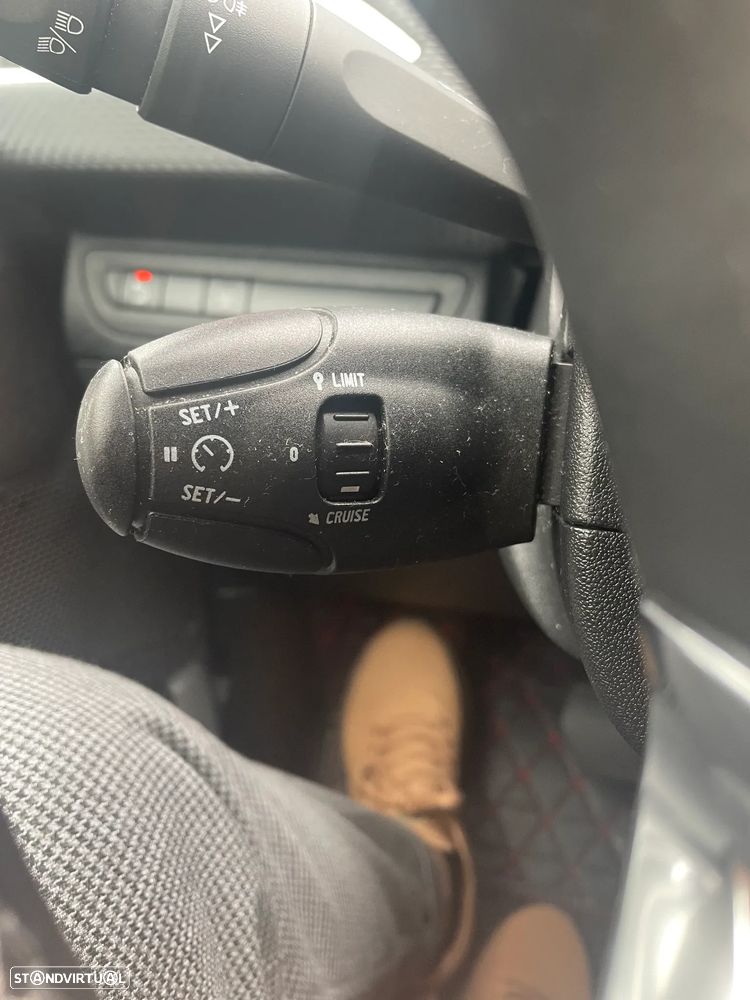 Peugeot 2008 PureTech 110 Stop&Start EAT6 Allure - 29