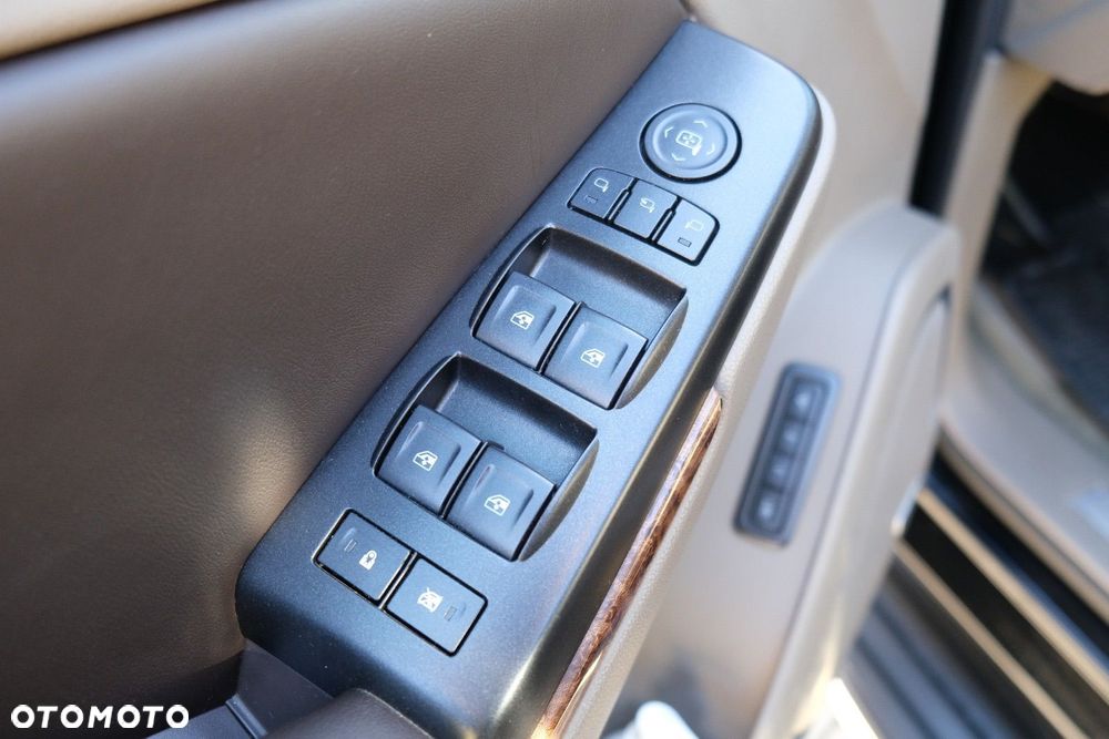 Chevrolet Suburban - 7