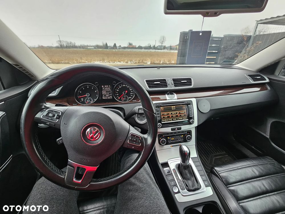 Volkswagen Passat - 11