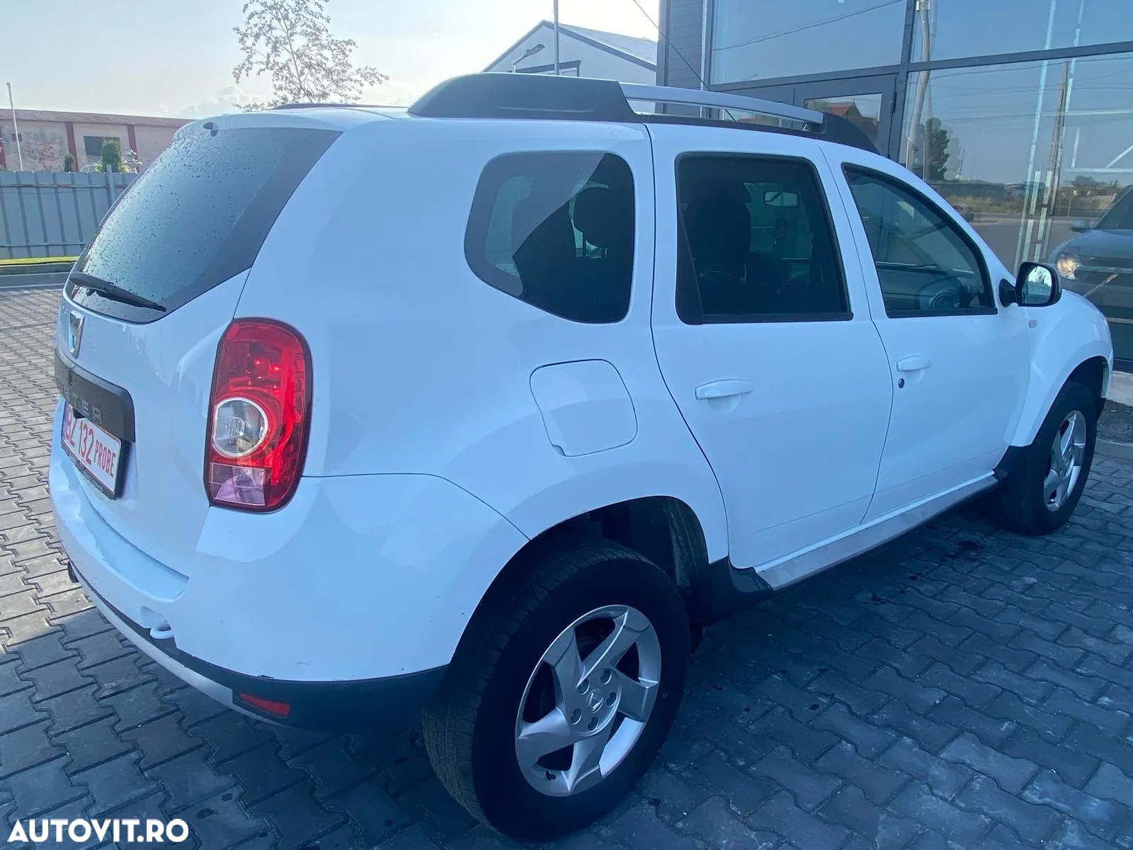 Dacia Duster 1.6 4x2 Laureate - 3