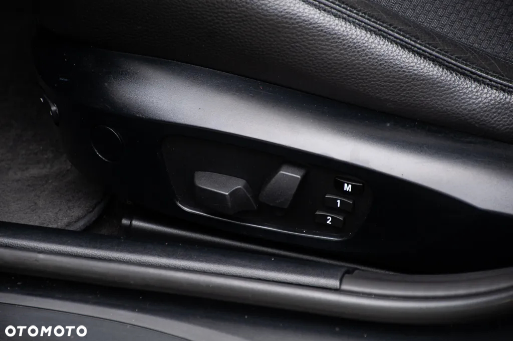 BMW Seria 3 320d xDrive DPF Touring Edition Fleet Exclusive - 39