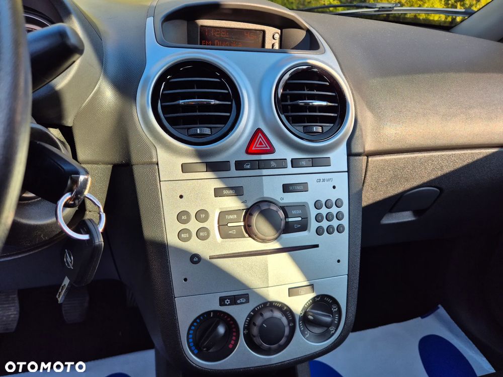 Opel Corsa 1.2 16V Edition / Active - 32