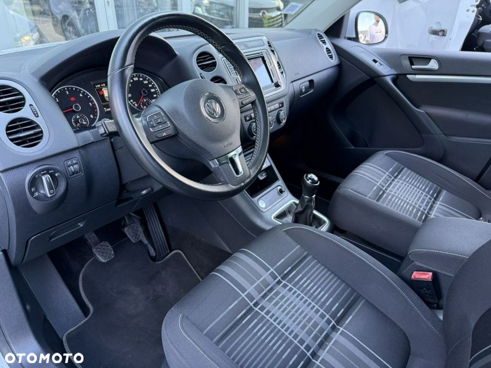 Volkswagen Tiguan 2.0 TDI DPF BlueMotion Technology Lounge Sport & Style - 24