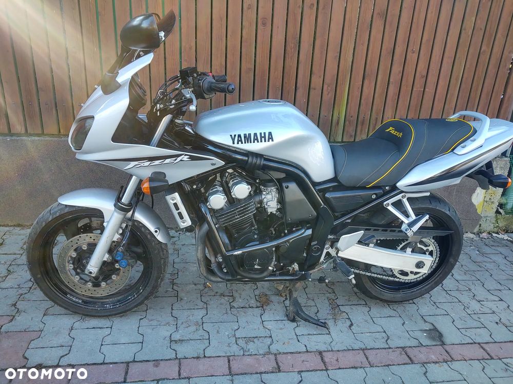 Yamaha FZS - 6