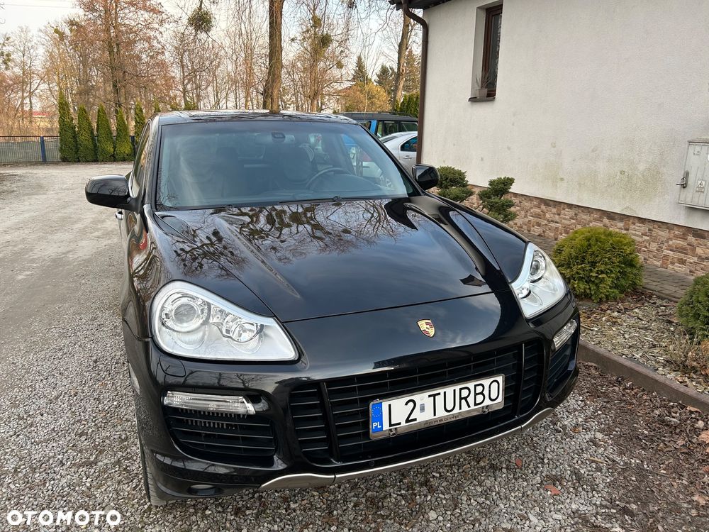 Porsche Cayenne Turbo - 1