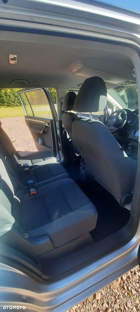 Volkswagen Touran - 4