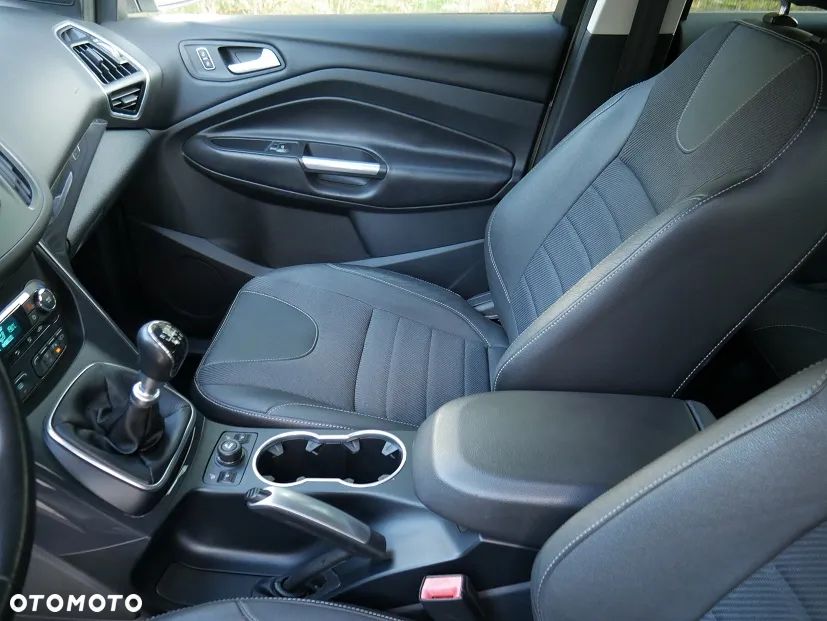 Ford Kuga 2.0 TDCi 4x4 Titanium - 27