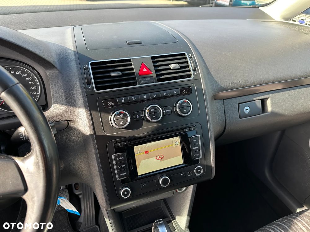 Volkswagen Touran - 12
