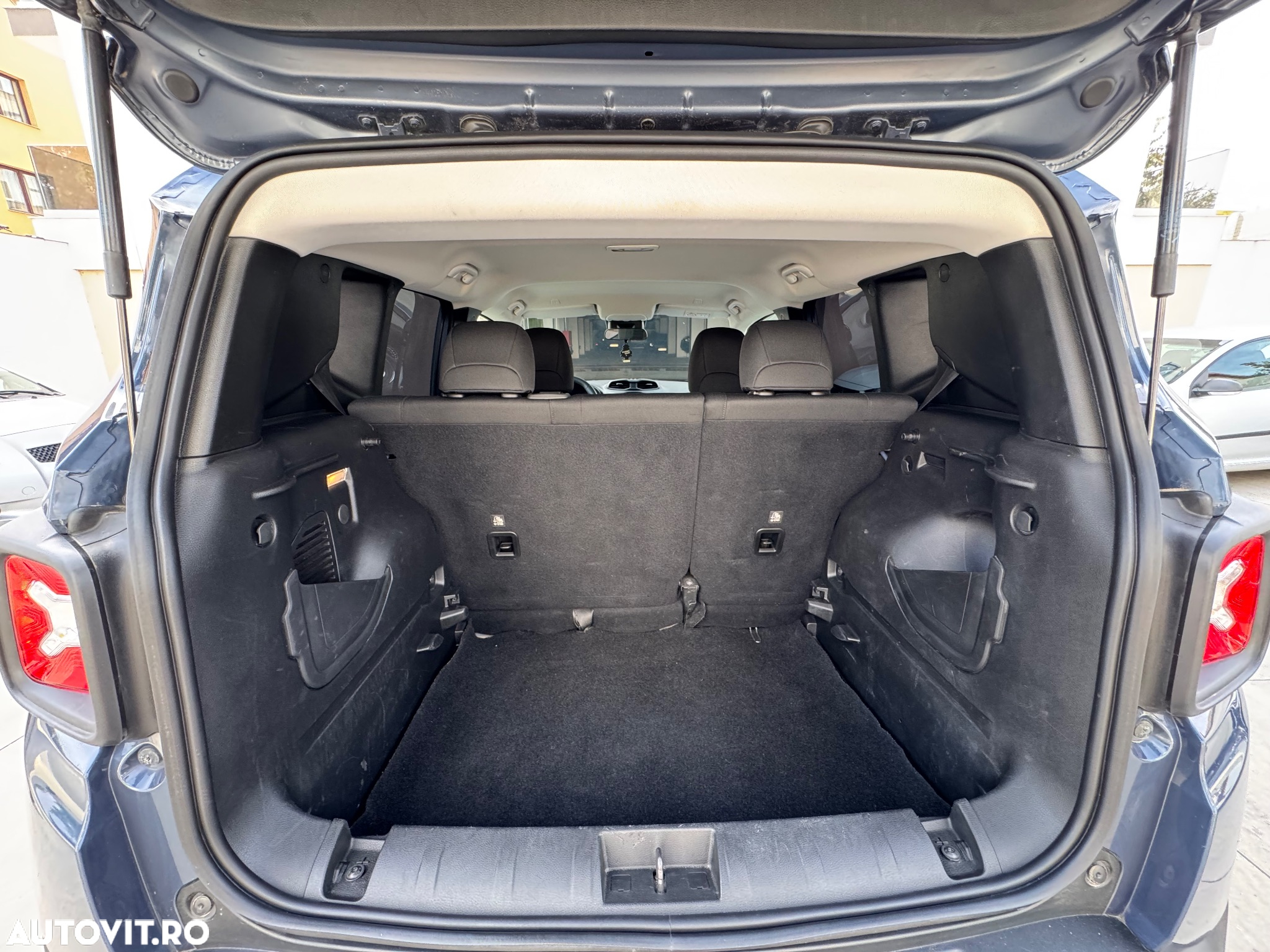Jeep Renegade - 16
