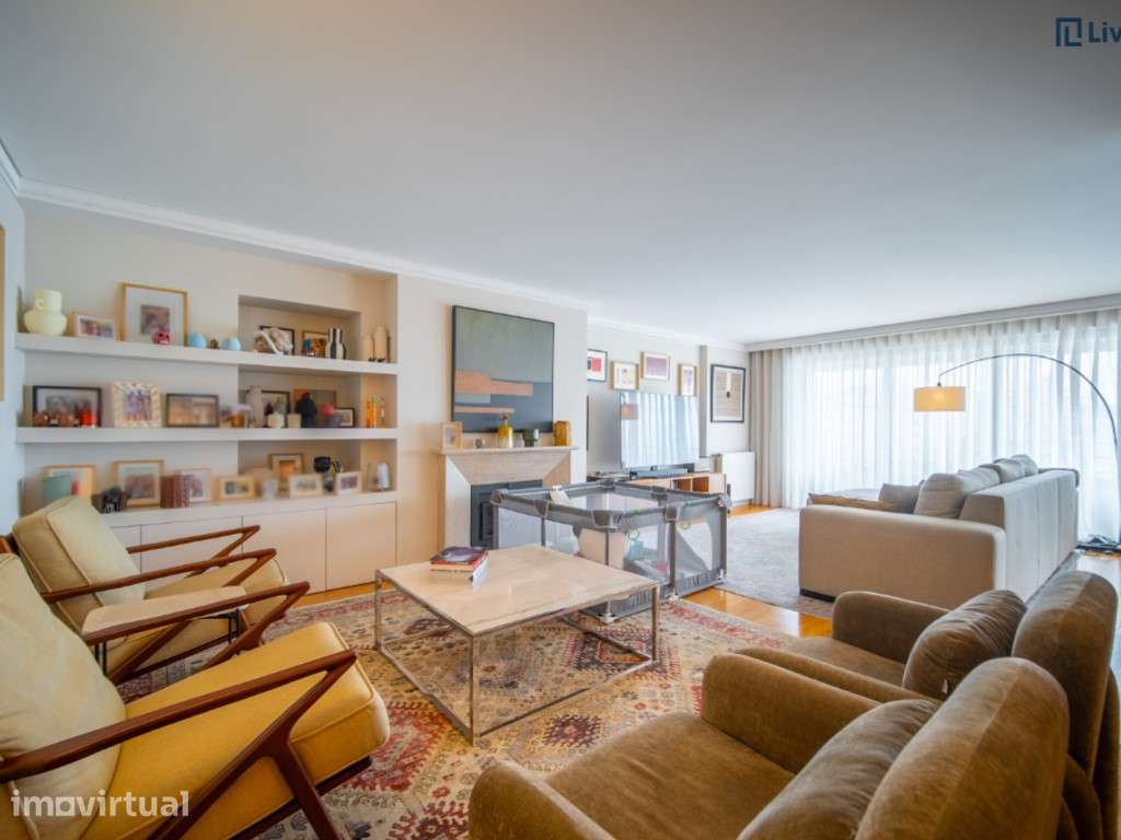 T4+1 de 200m² Renovado com 2 Suites - Grande imagem: 3/34