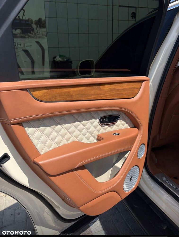 Bentley Bentayga V8 - 8