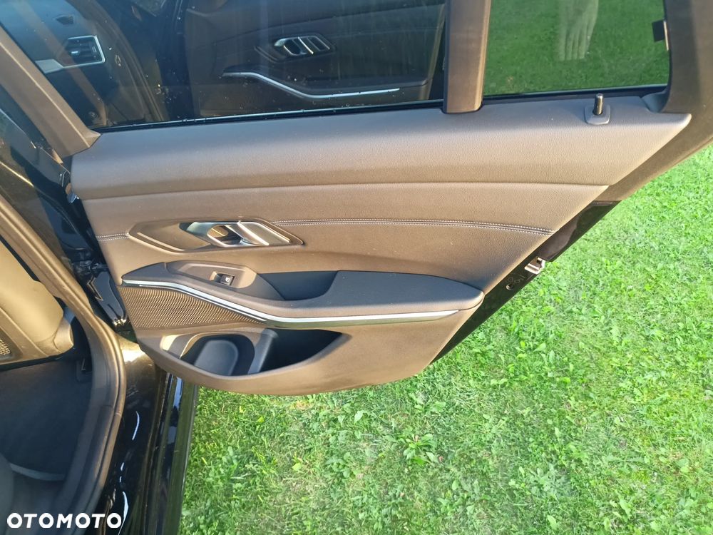 BMW Seria 3 320d mHEV M Sport - 16