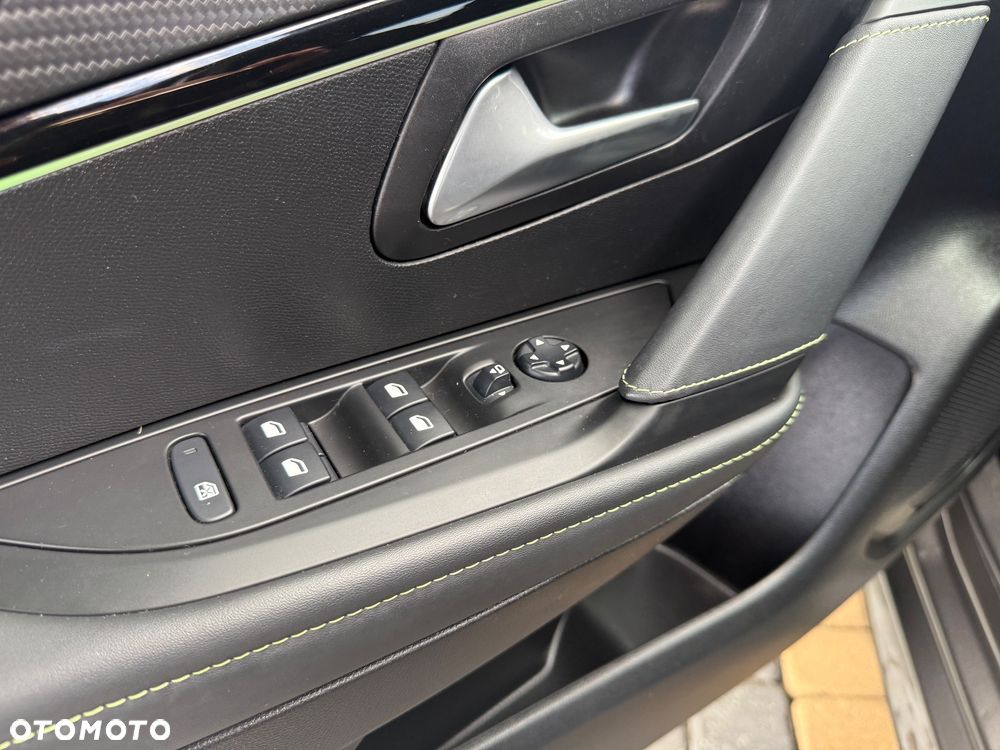 Peugeot 208 PureTech 100 EAT8 GT Pack - 18