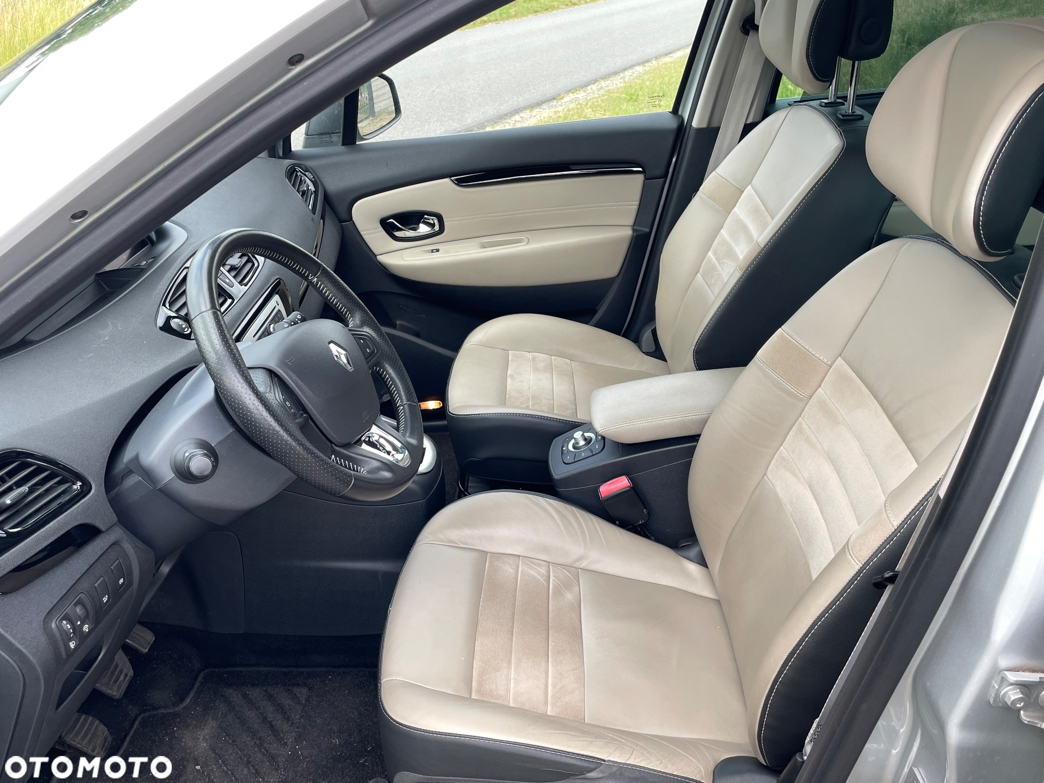 Renault Grand Scenic ENERGY TCe 130 S&S Bose Edition - 12
