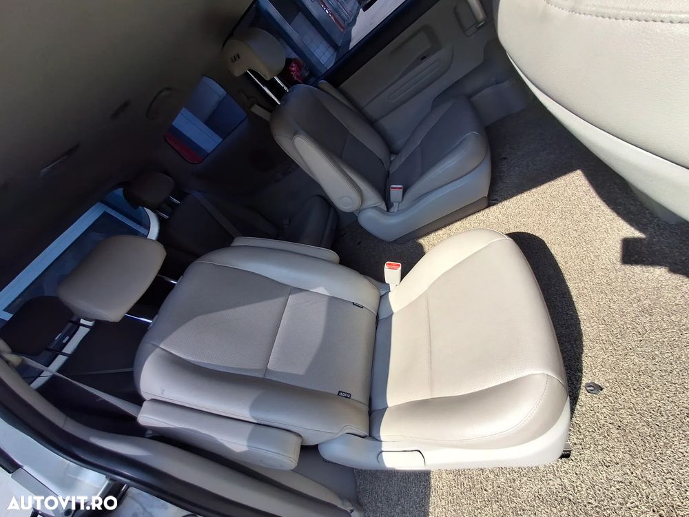 Kia Carnival - 13