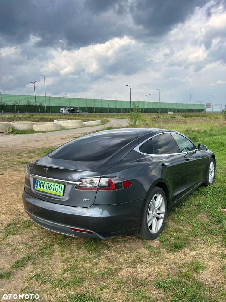 Tesla Model S 85 D - 15