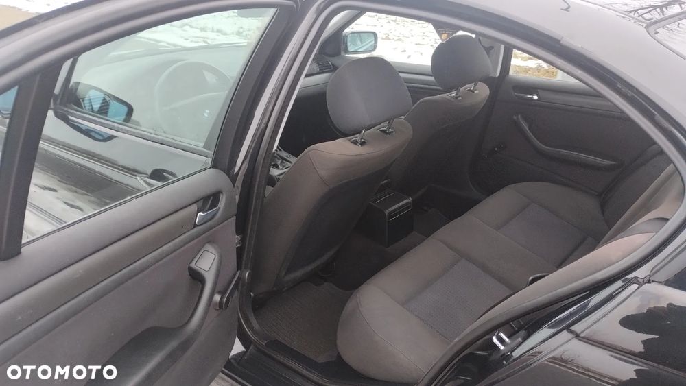 BMW Seria 3 318i - 10