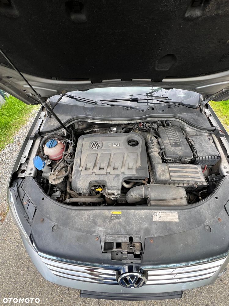 Volkswagen Passat 2.0 TDI Perfectline R-Style - 23