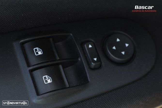 Fiat Punto 1.3 M-Jet Lounge S&S - 31