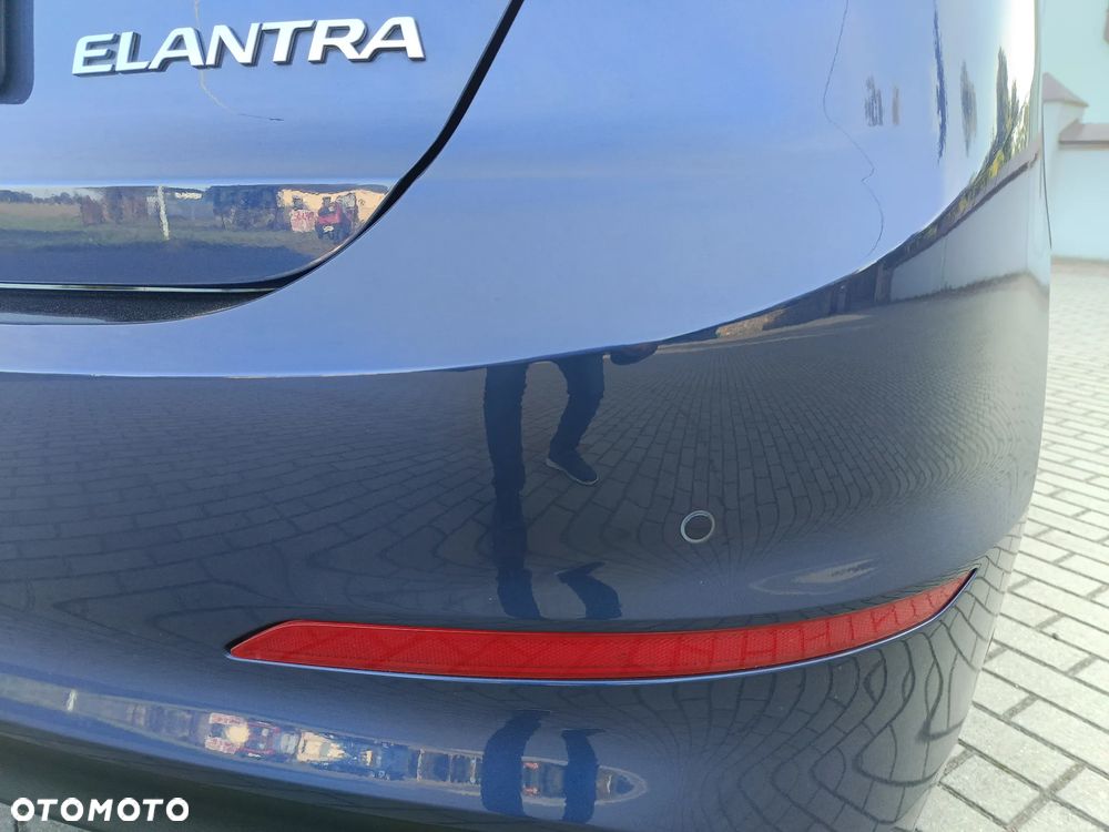 Hyundai Elantra - 12