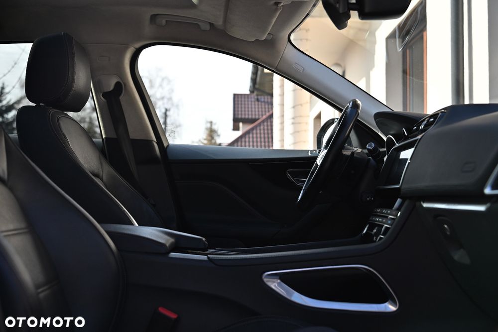 Jaguar F-Pace - 9