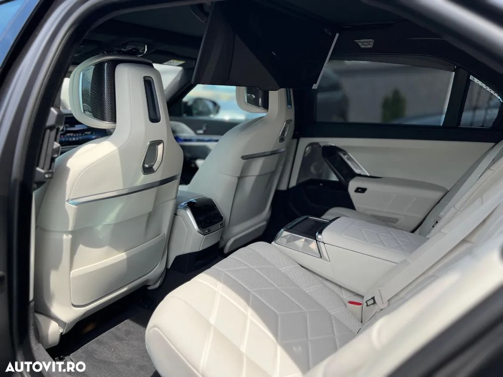 BMW M7 M760e xDrive AT PHEV - 24