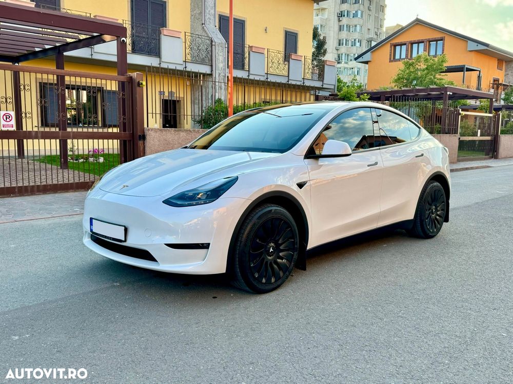 Tesla Model Y - 1