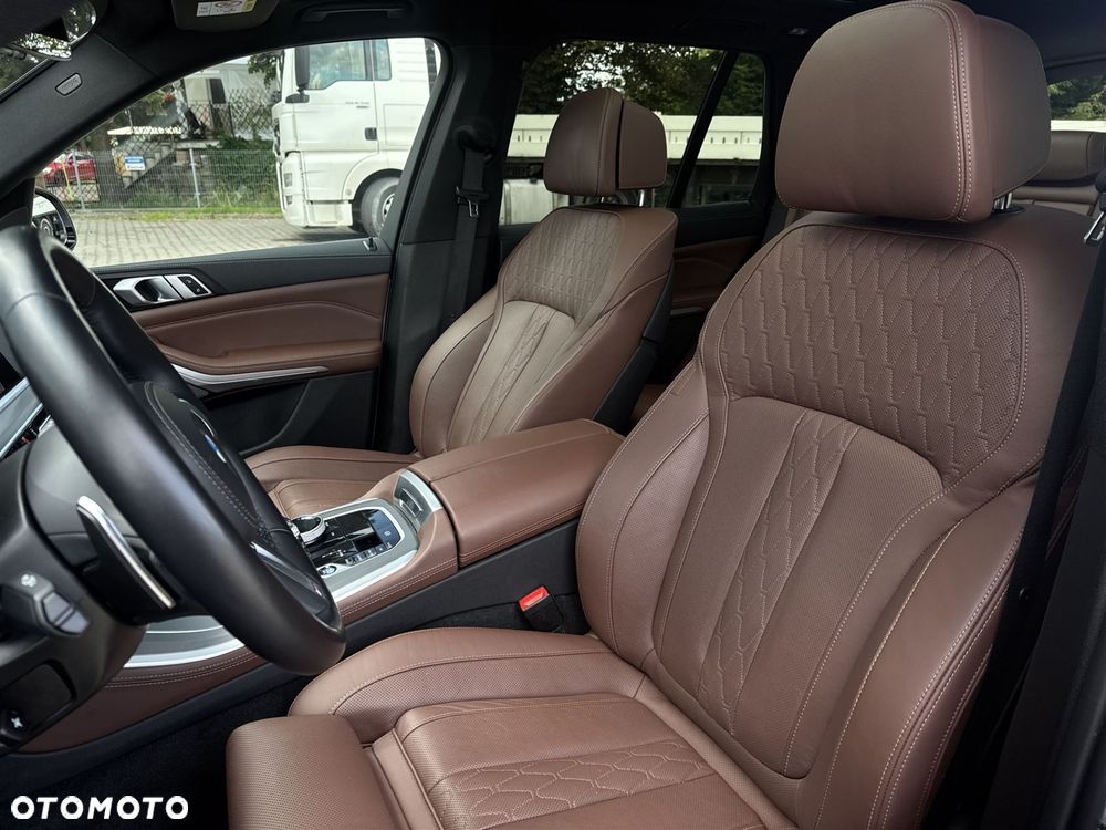 BMW X5 M50i - 21