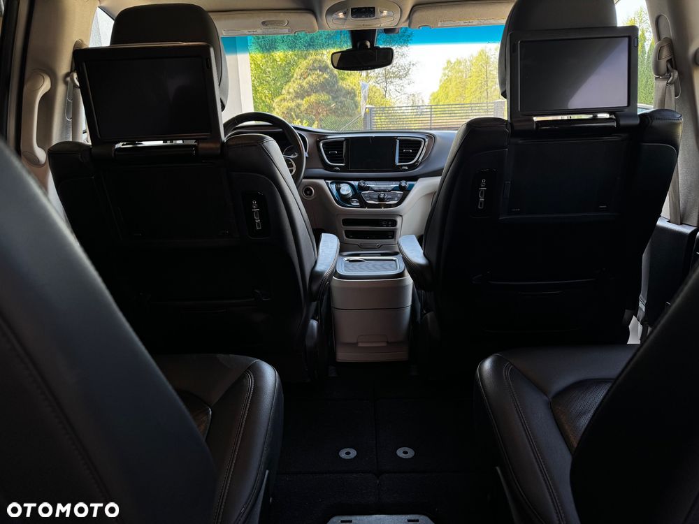 Chrysler Pacifica - 12