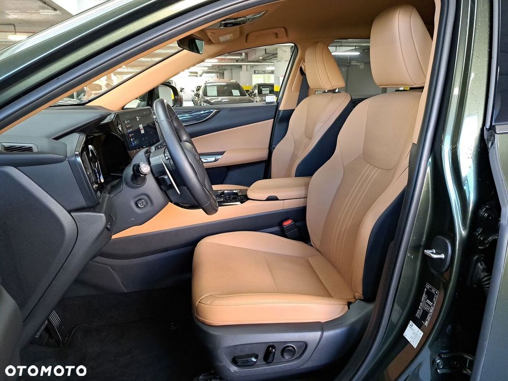 Lexus NX 2025