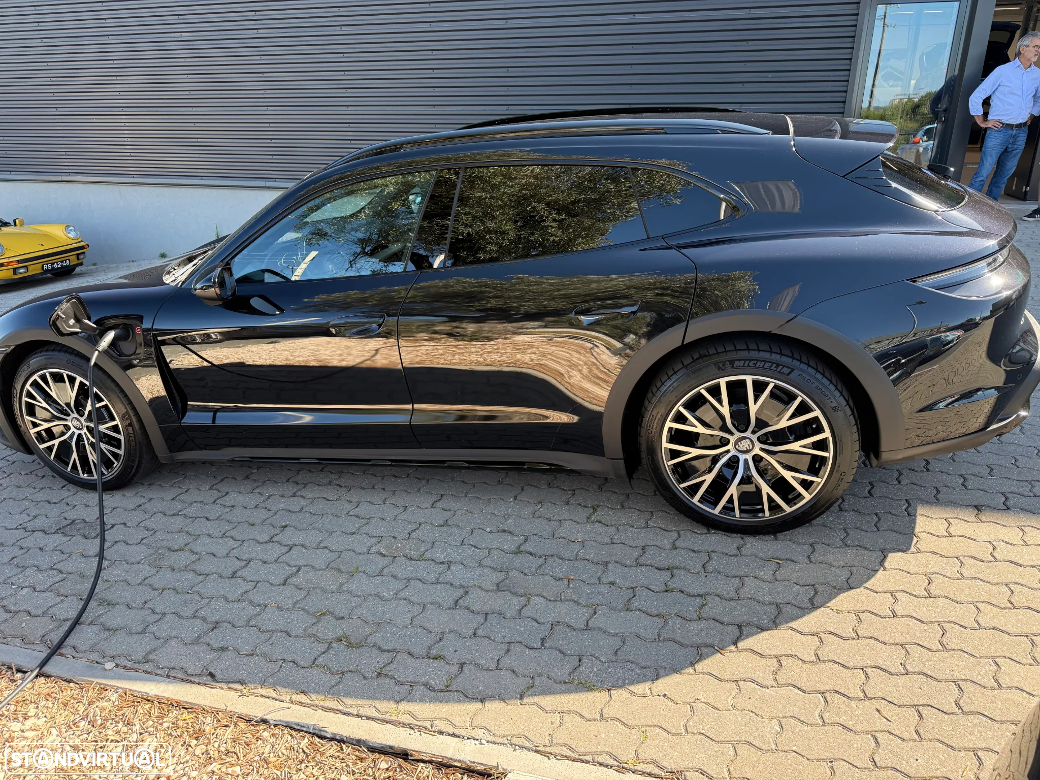 Porsche Taycan Cross Turismo 4 - 16
