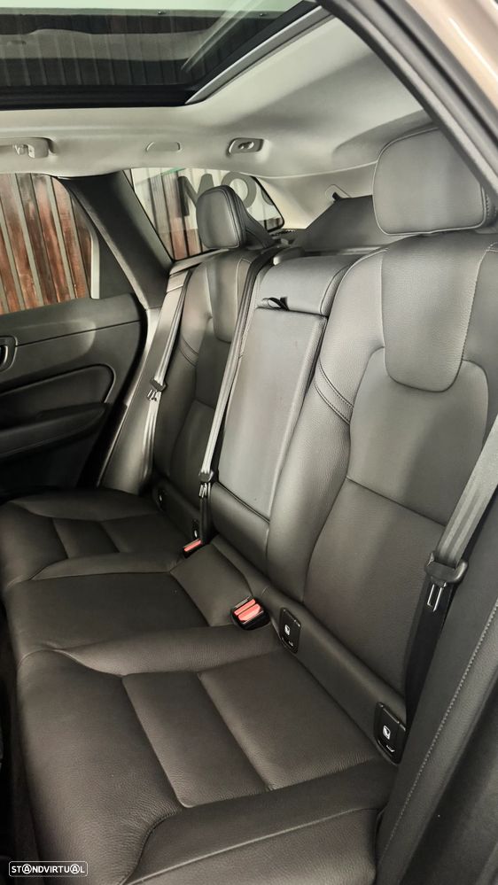 Volvo XC 60 2.0 T6 PHEV Black Edition - 15