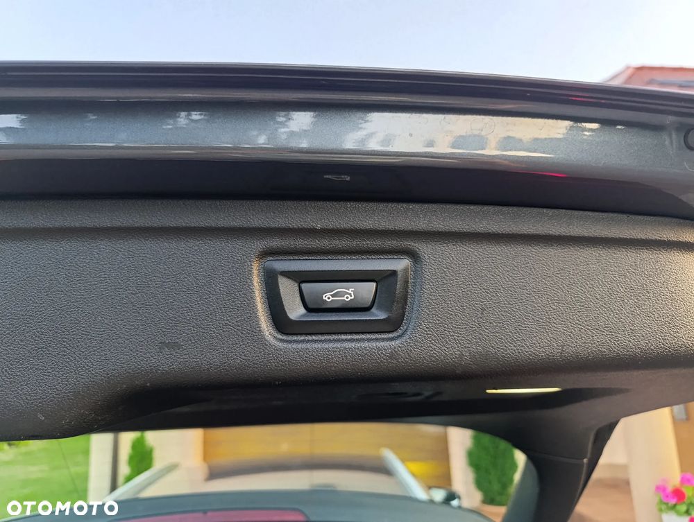 BMW Seria 3 330i M Sport sport - 36