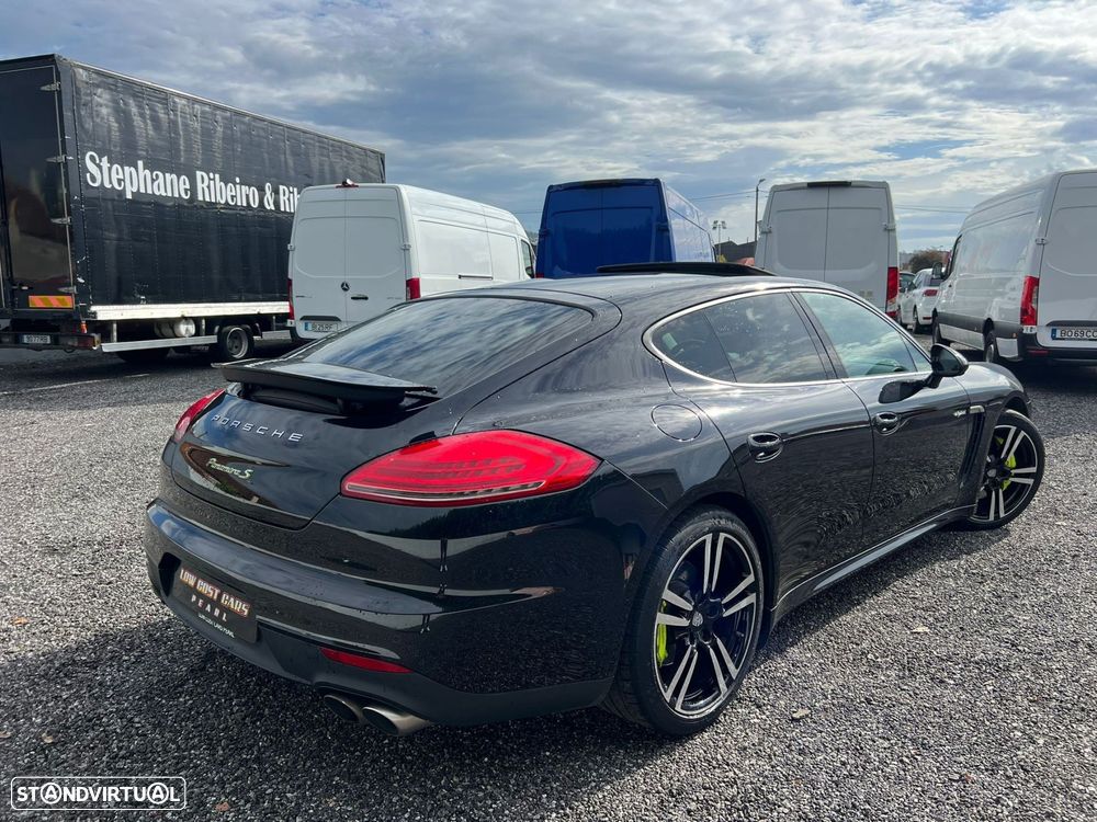Porsche Panamera - 4