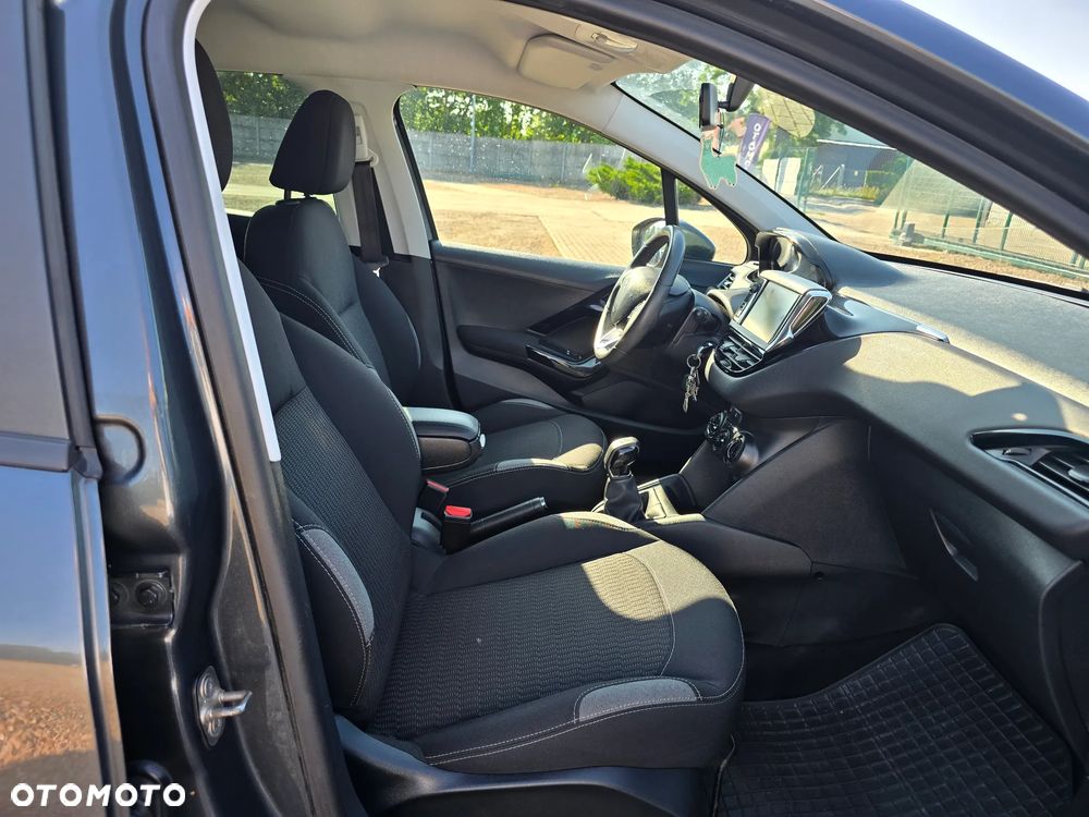 Peugeot 208 1.2 PureTech Style - 16