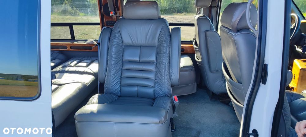 GMC Safari - 23